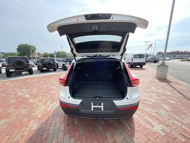 Used 2026 Volvo XC40 B5 Plus AWD/4WD image 31