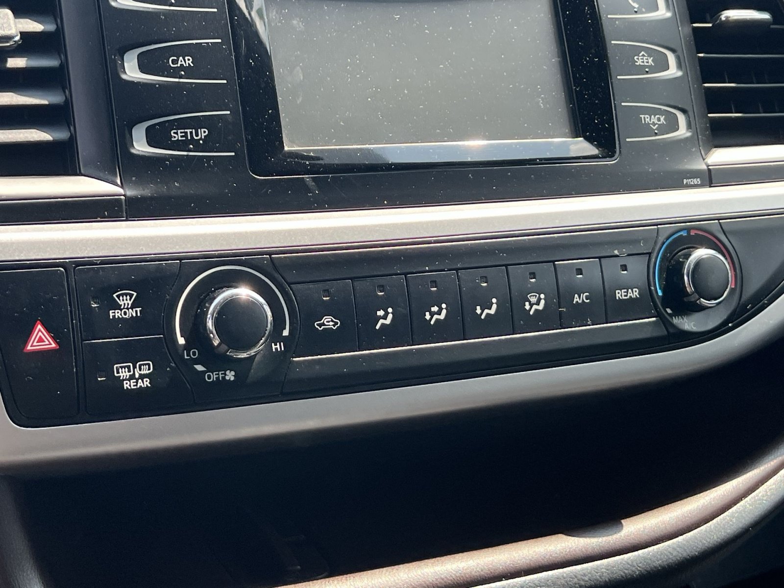 Used 2016 Toyota Highlander LE AWD/4WD image 18