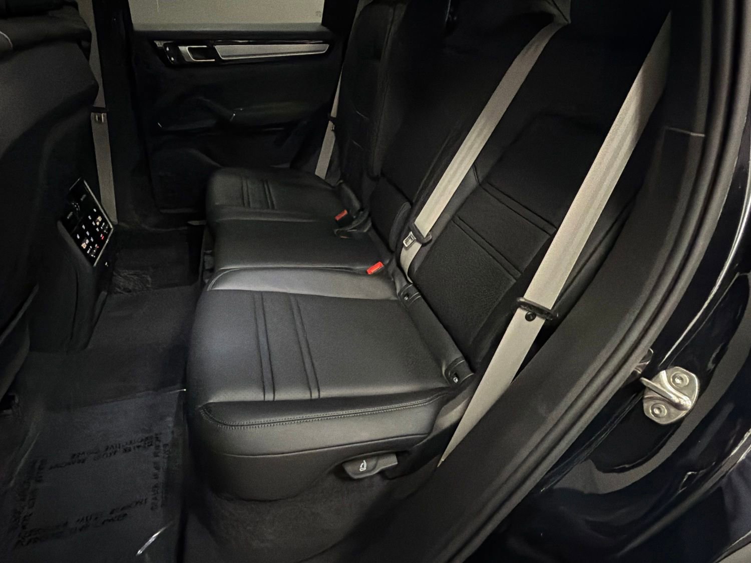 Used 2023 Porsche Cayenne AWD/4WD image 41