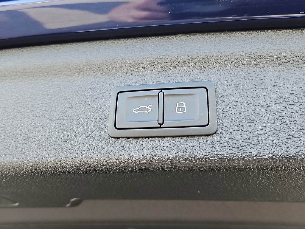 Used 2024 Audi Q3 2.0T Premium w/ Convenience Package image 29