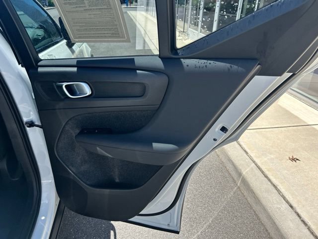 Certified 2025 Volvo XC40 B5 Plus AWD/4WD image 12