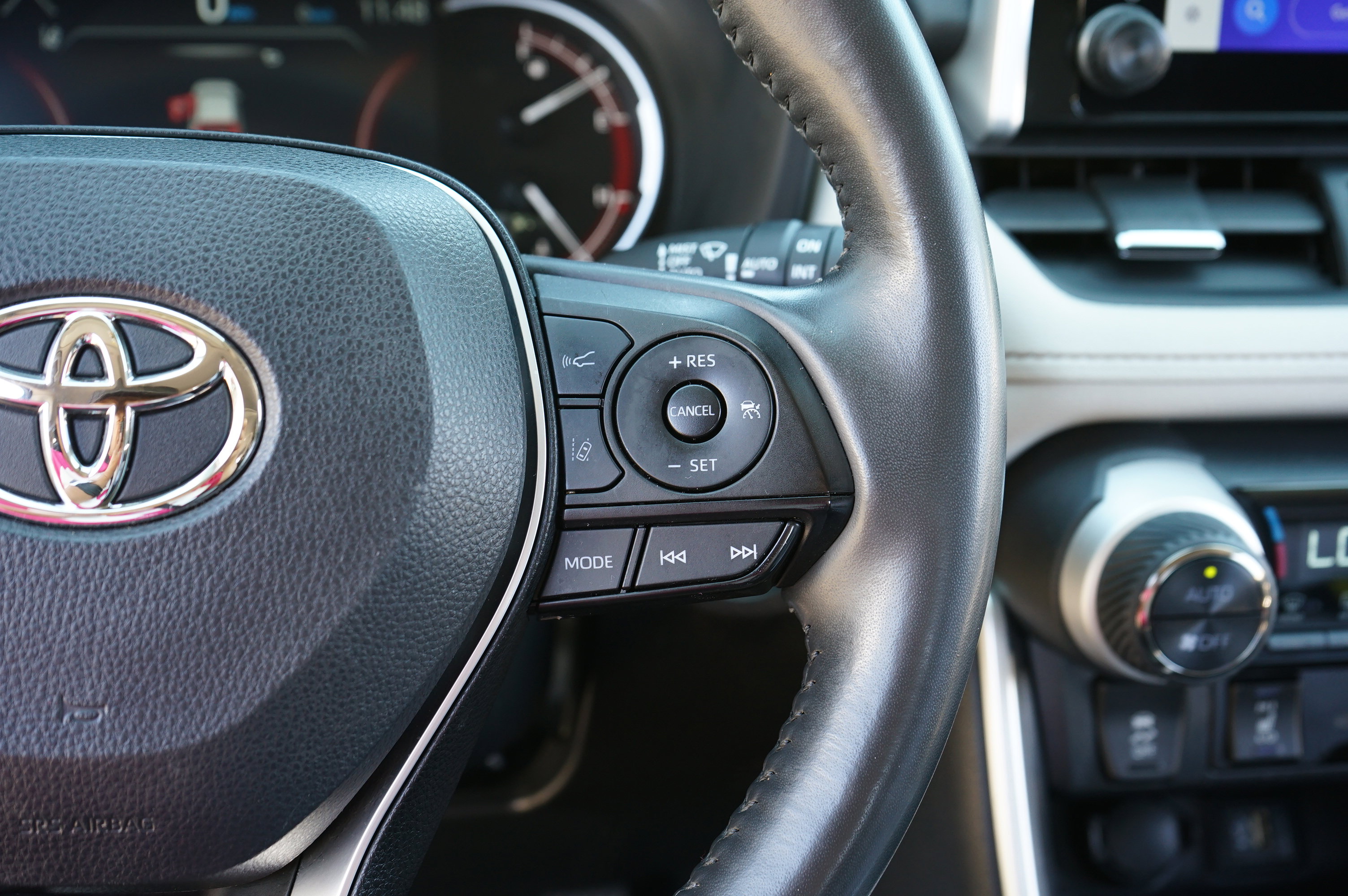 Used 2023 Toyota RAV4 XLE Premium image 26