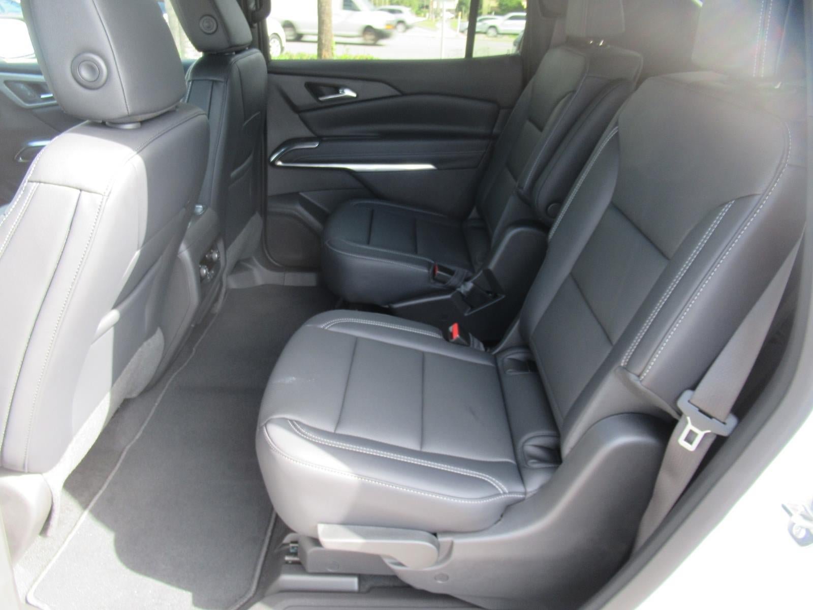 New 2027 Chevrolet Traverse LT FWD image 32
