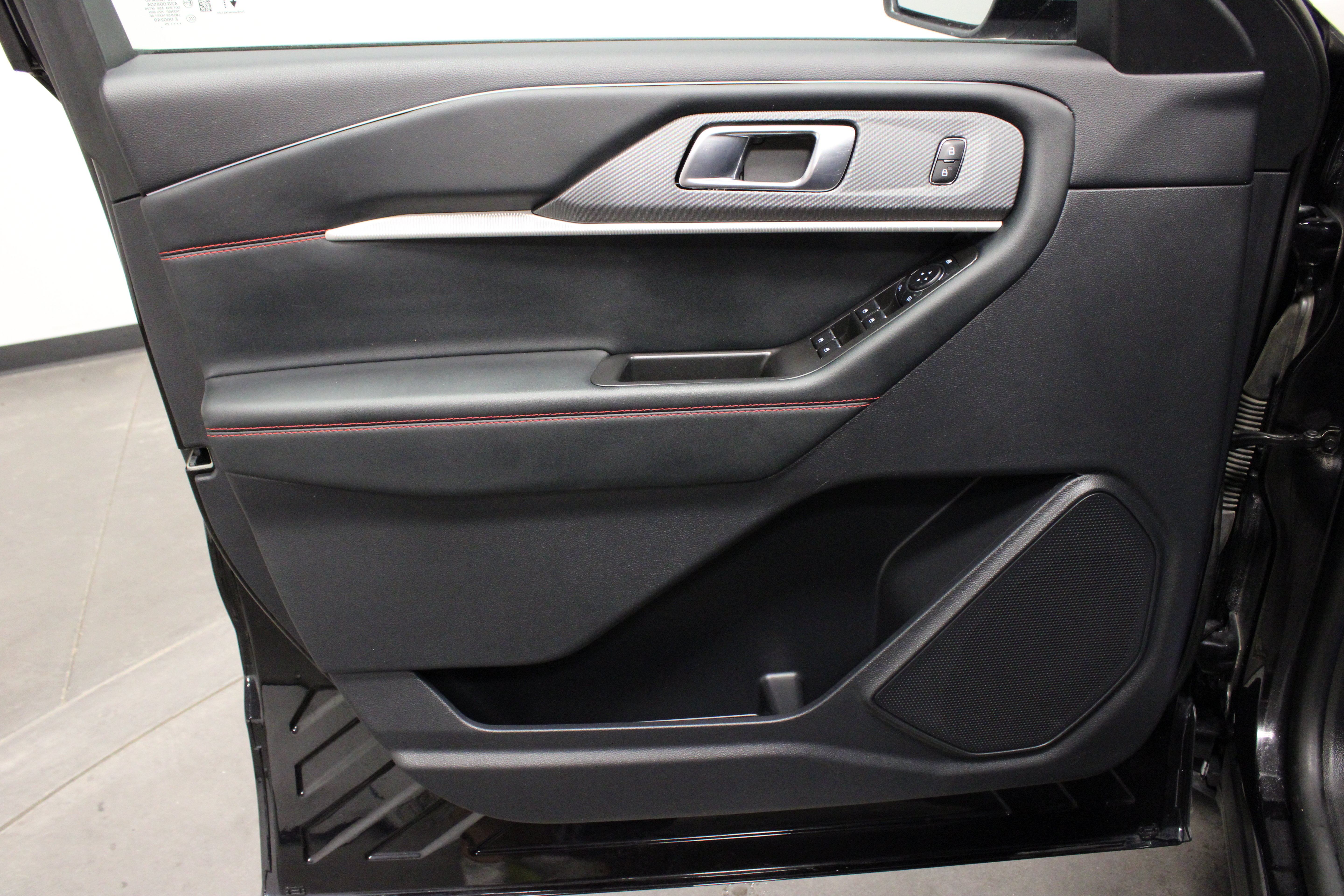 Used 2025 Ford Explorer ST-Line AWD/4WD image 21