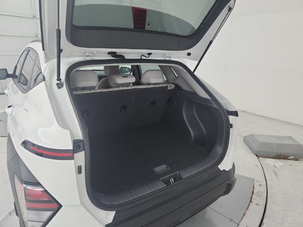 Used 2025 Hyundai Kona SEL FWD image 34