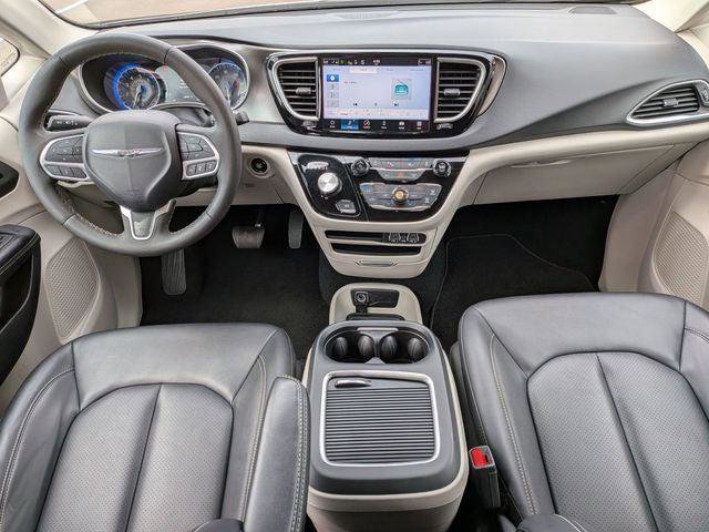 Certified 2024 Chrysler Pacifica Touring-L image 27