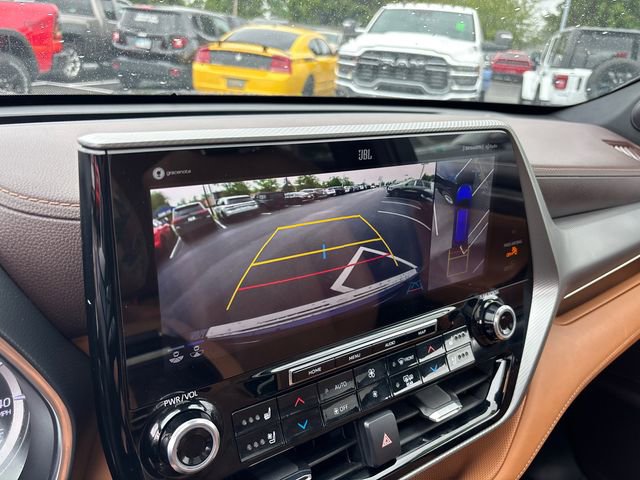 Used 2020 Toyota Highlander Platinum AWD/4WD image 24