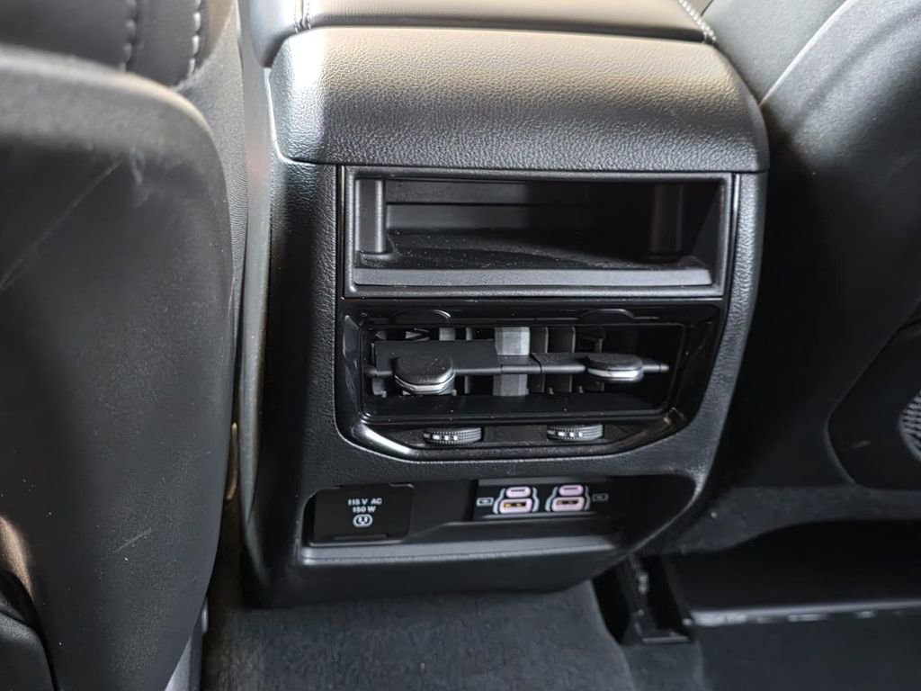 Used 2025 Jeep Grand Cherokee Altitude image 11