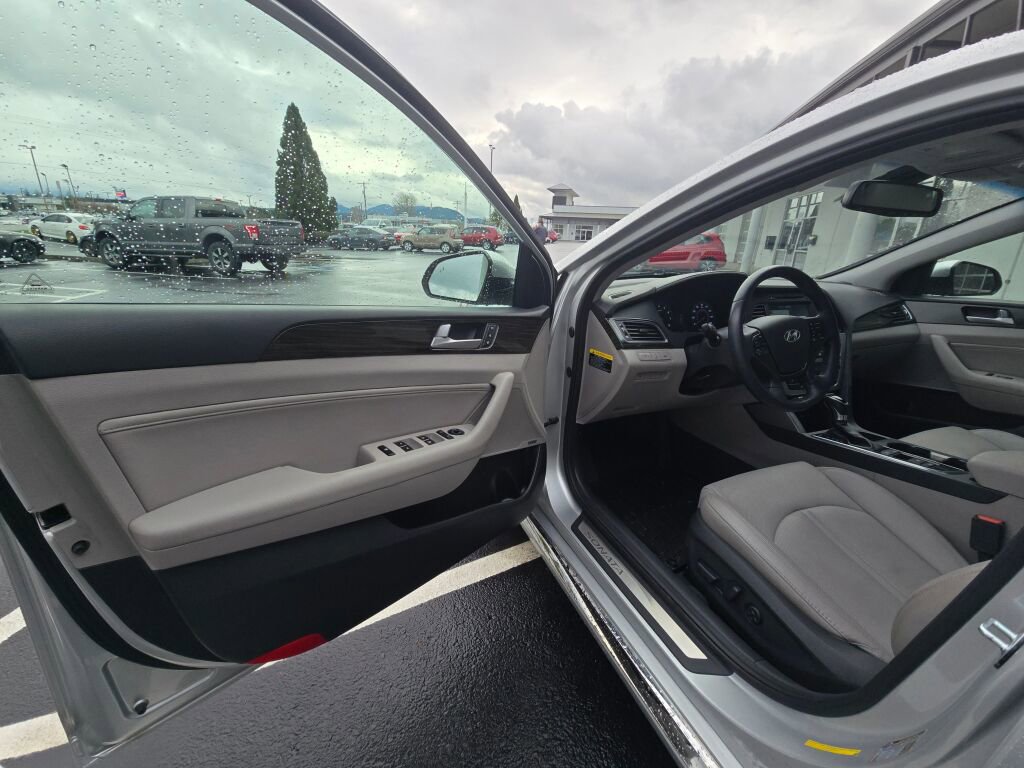 Used 2017 Hyundai Sonata Limited w/ Ultimate Package 04 image 16