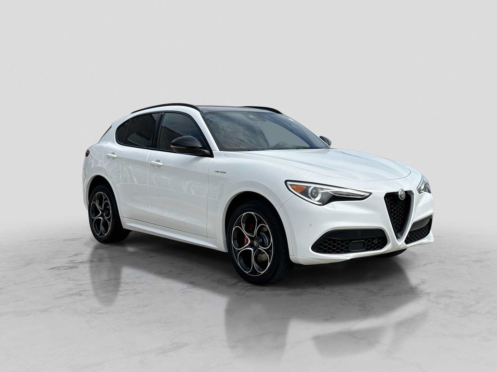 Used 2023 Alfa Romeo Stelvio Veloce AWD/4WD image 8