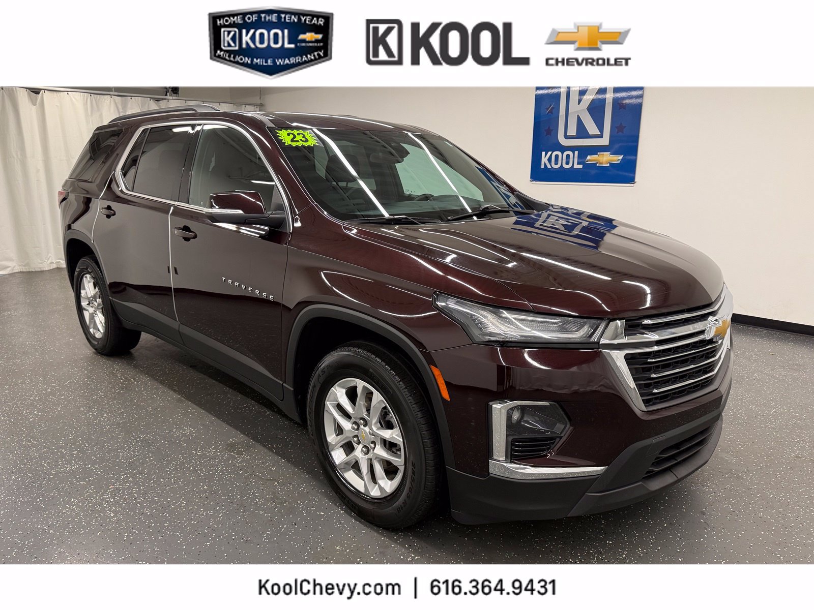 Used 2023 Chevrolet Traverse LT FWD image 1