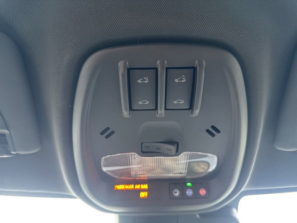 Used 2024 Chevrolet Trax RS w/ Sunroof Package image 24