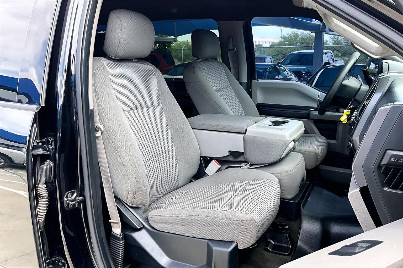 Used 2017 Ford F250 XLT w/ XLT Premium Package AWD/4WD image 8