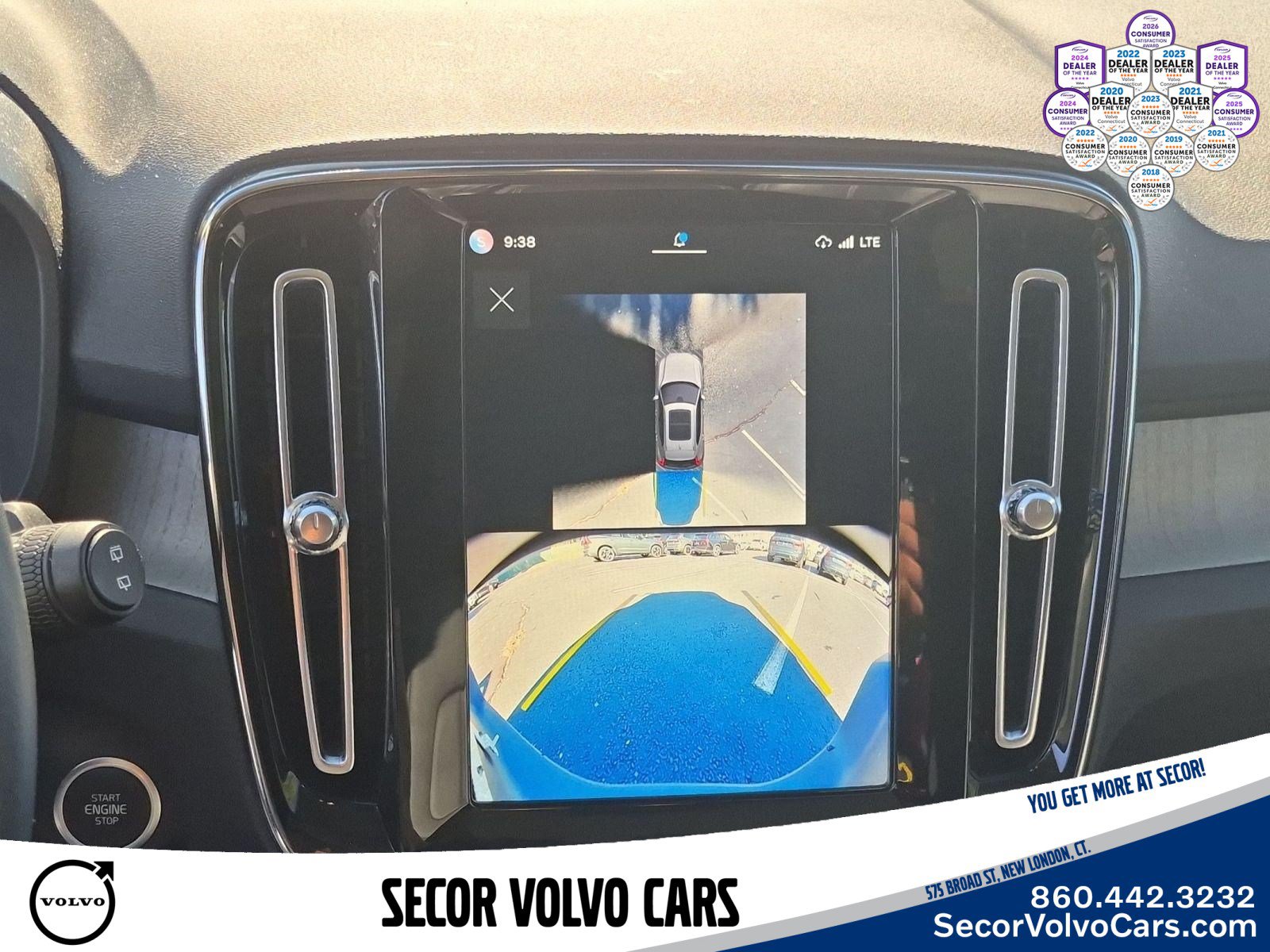 Used 2024 Volvo XC40 B5 Plus AWD/4WD image 14