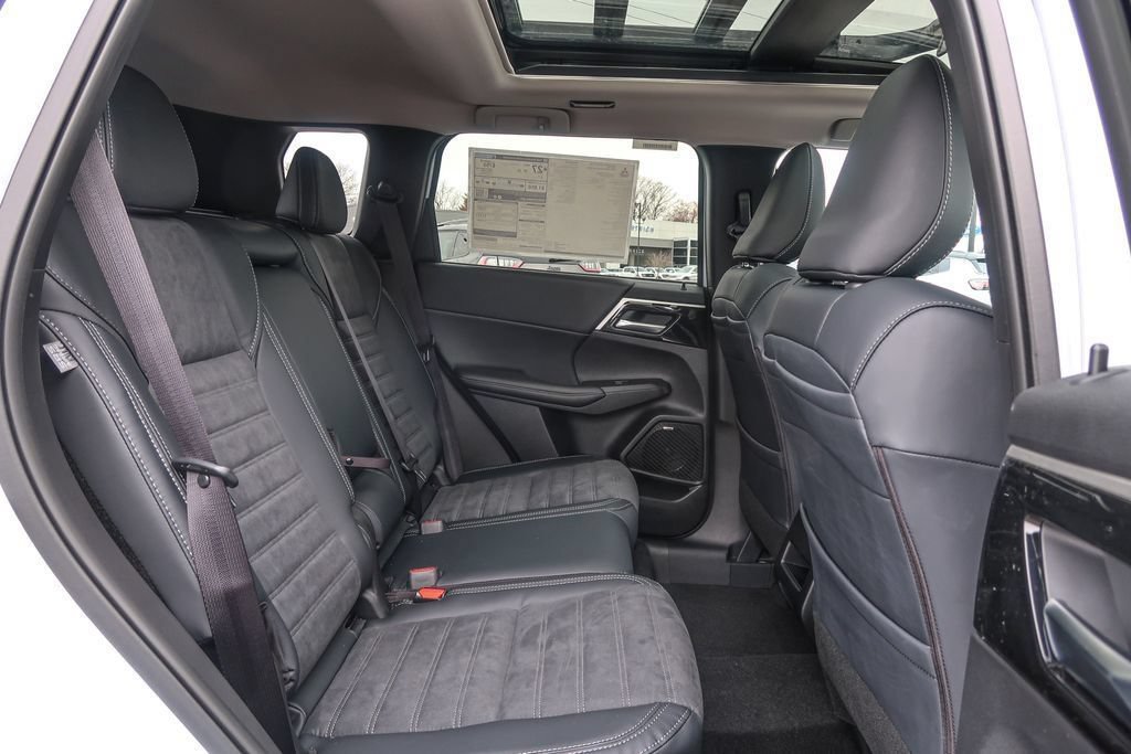 New 2026 Mitsubishi Outlander AWD image 16