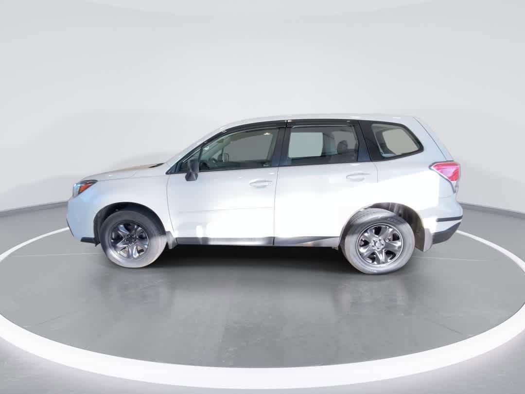 Used 2017 Subaru Forester 2.5i AWD/4WD image 5