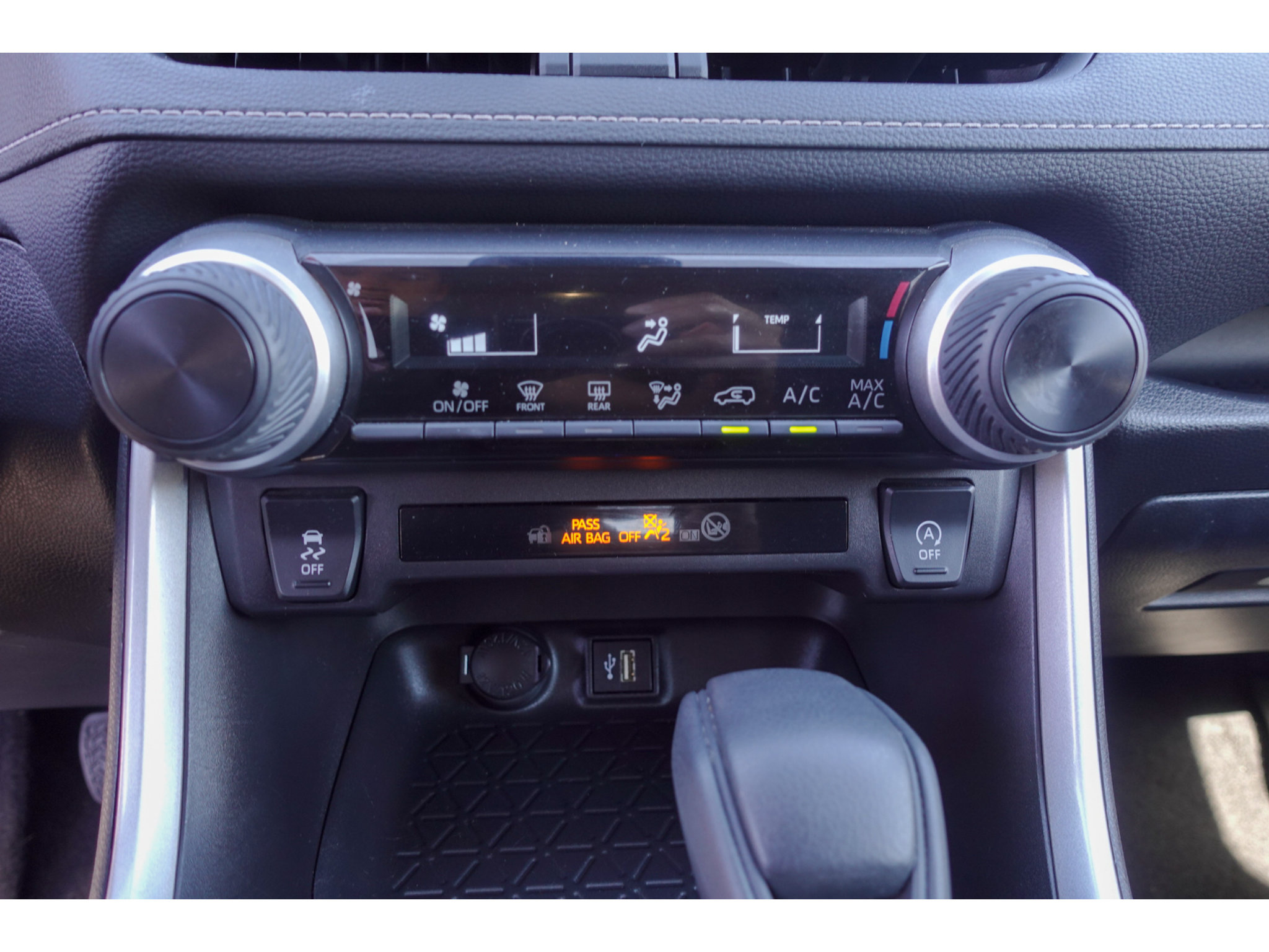 Used 2025 Toyota RAV4 LE AWD/4WD image 17