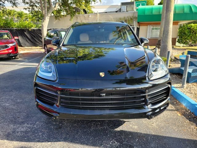 Used 2022 Porsche Cayenne Platinum Edition AWD/4WD image 2