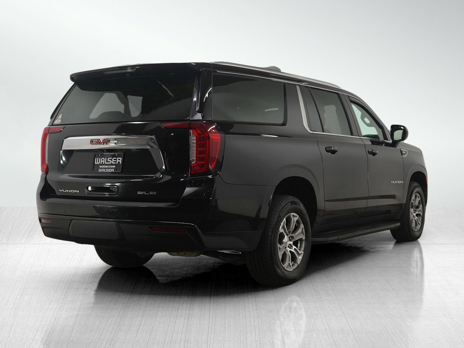 Used 2023 GMC Yukon XL SLE image 5