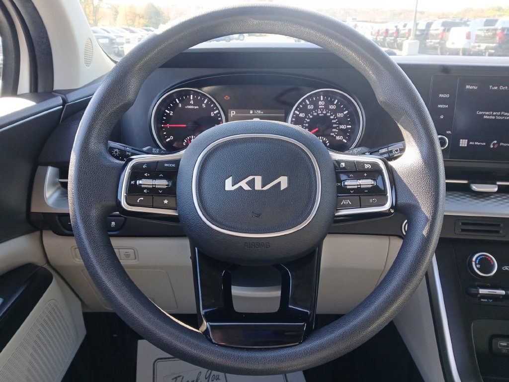 Used 2022 Kia Carnival LX FWD image 16