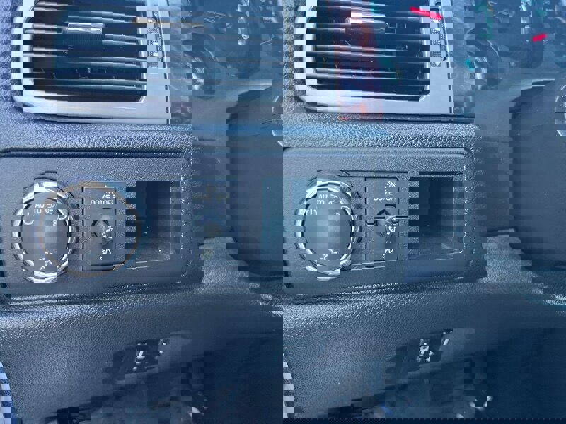 Used 2013 GMC Yukon Denali image 49