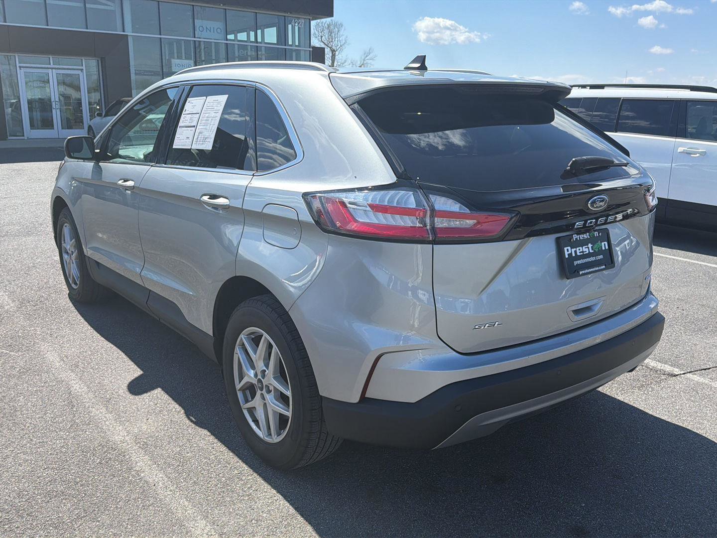 Used 2022 Ford Edge SEL w/ Convenience Package image 3