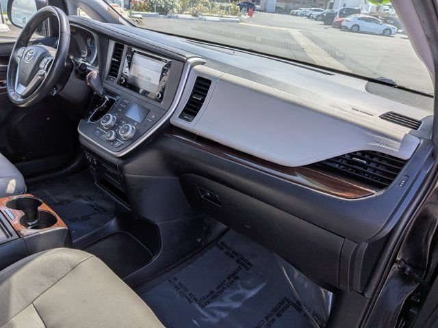 Used 2020 Toyota Sienna Limited w/ Carpet Mat Package FWD image 6