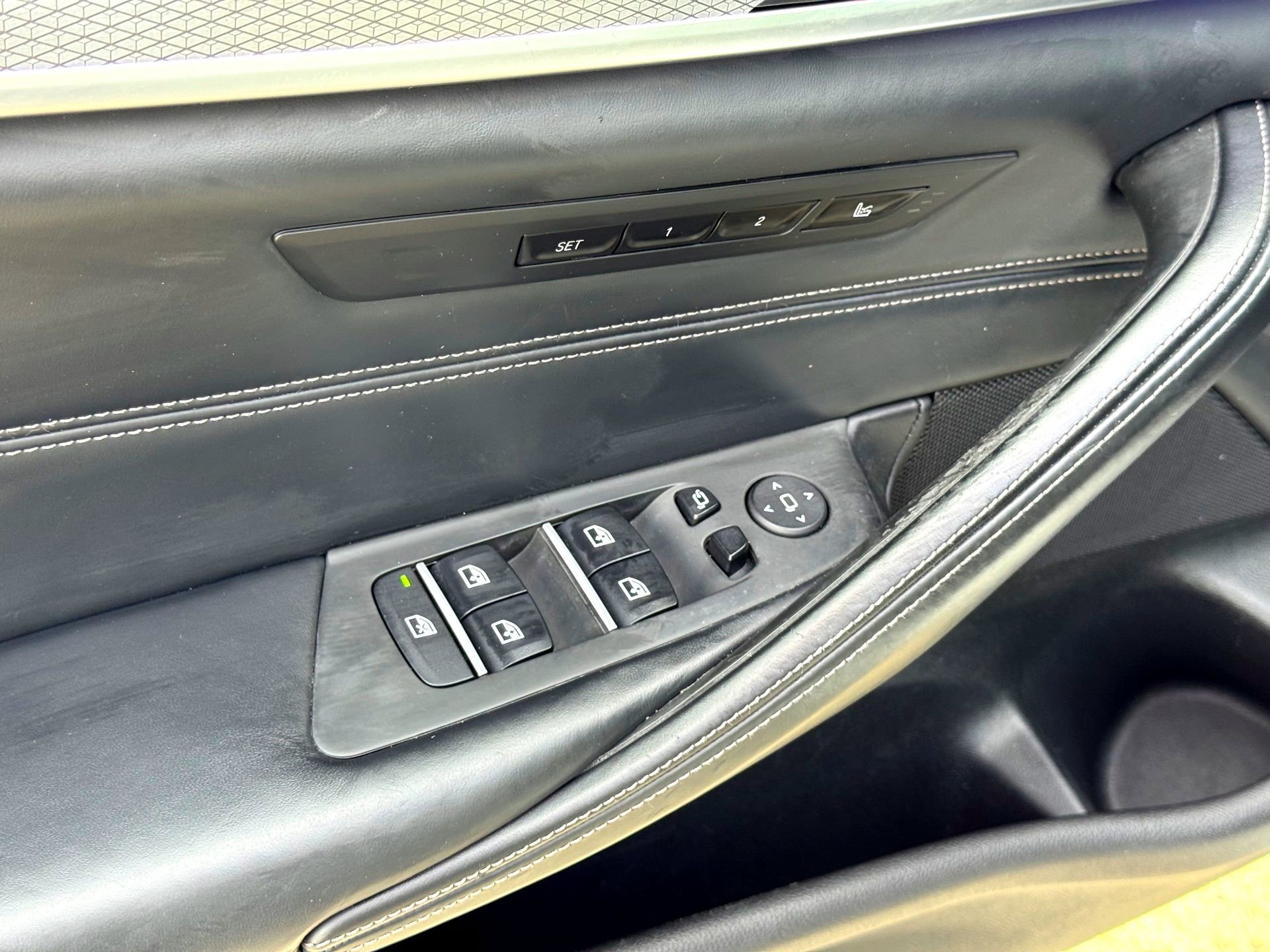 Used 2020 BMW 540i w/ M Sport Package image 17