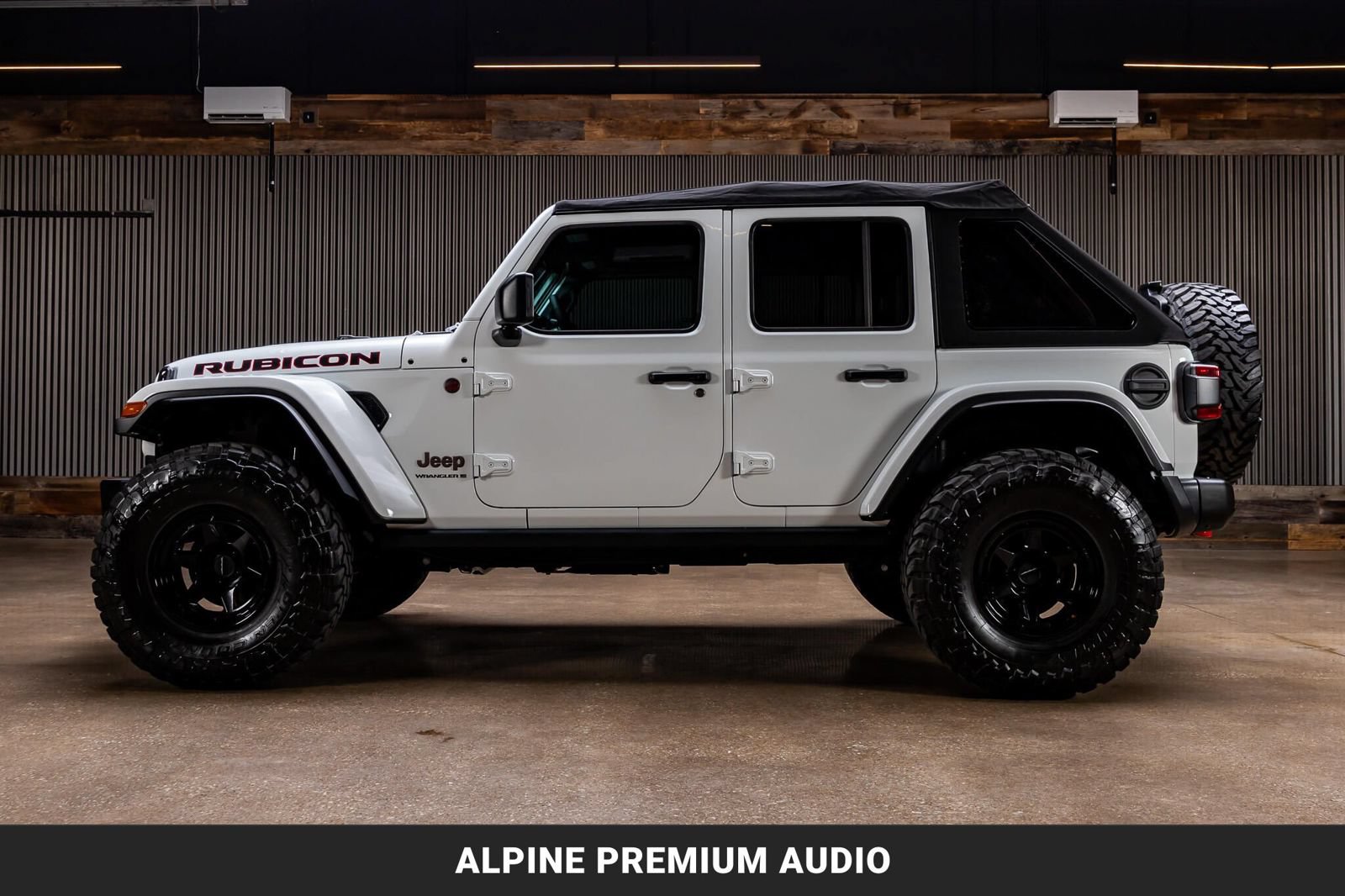 Used 2025 Jeep Wrangler Unlimited Rubicon AWD/4WD image 5