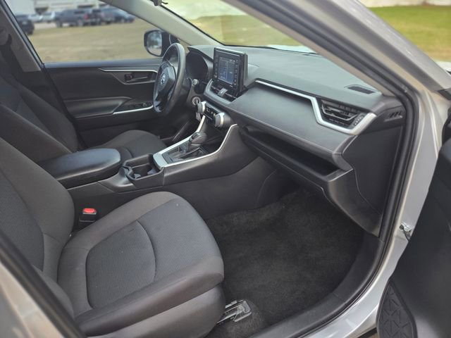 Used 2021 Toyota RAV4 LE w/ Carpet Mat Package (TMS) image 13