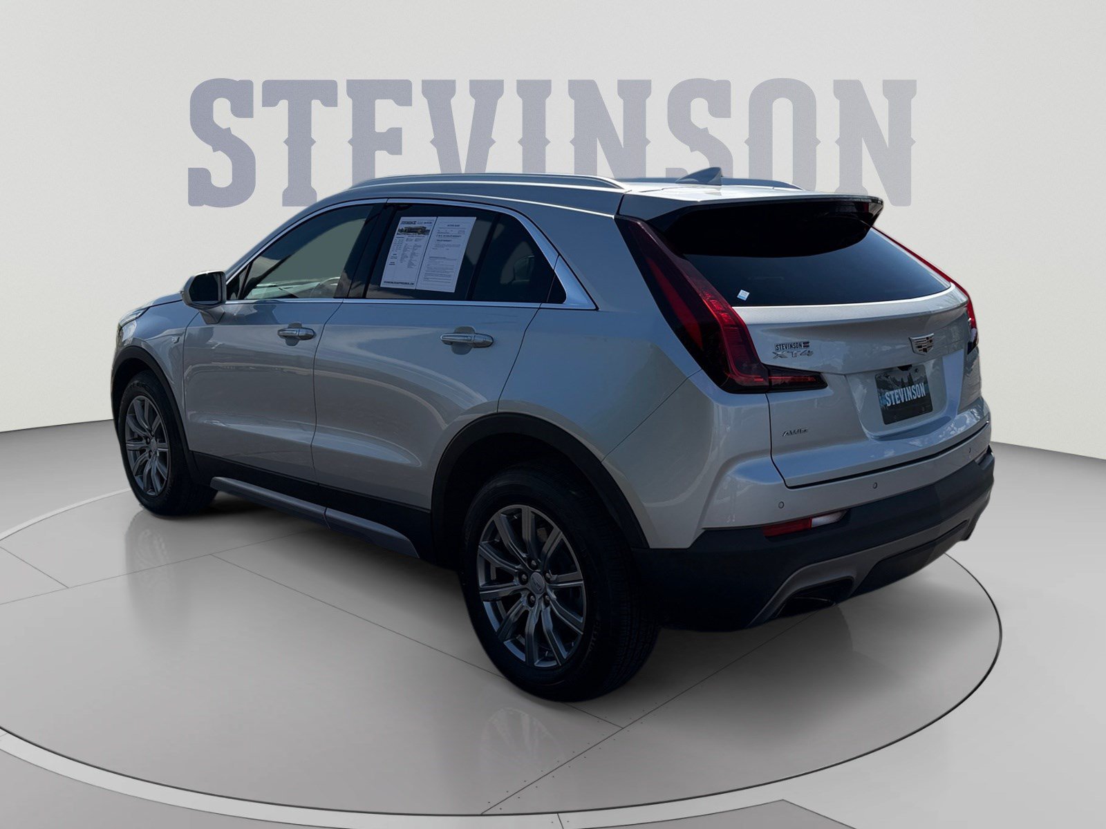 Used 2020 Cadillac XT4 Premium Luxury w/ Cold Weather Package AWD/4WD image 3