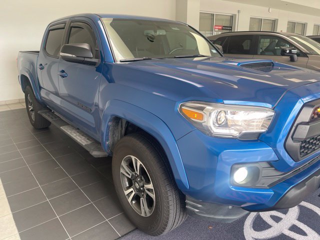 Used 2017 Toyota Tacoma TRD Sport RWD image 3