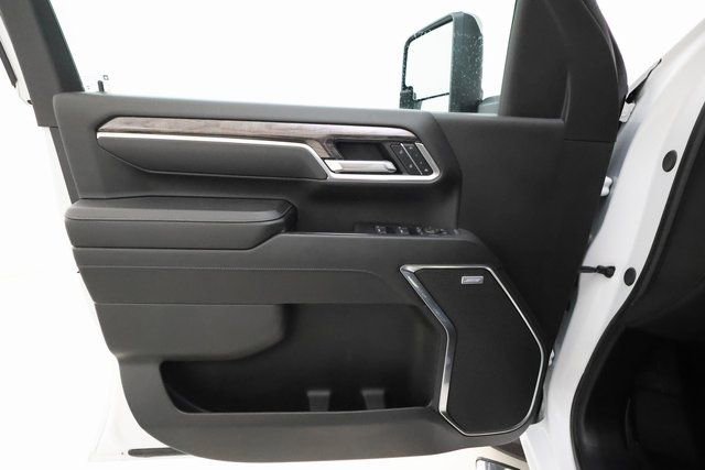 Used 2025 Chevrolet Silverado 2500 LTZ w/ LTZ Premium Package image 7