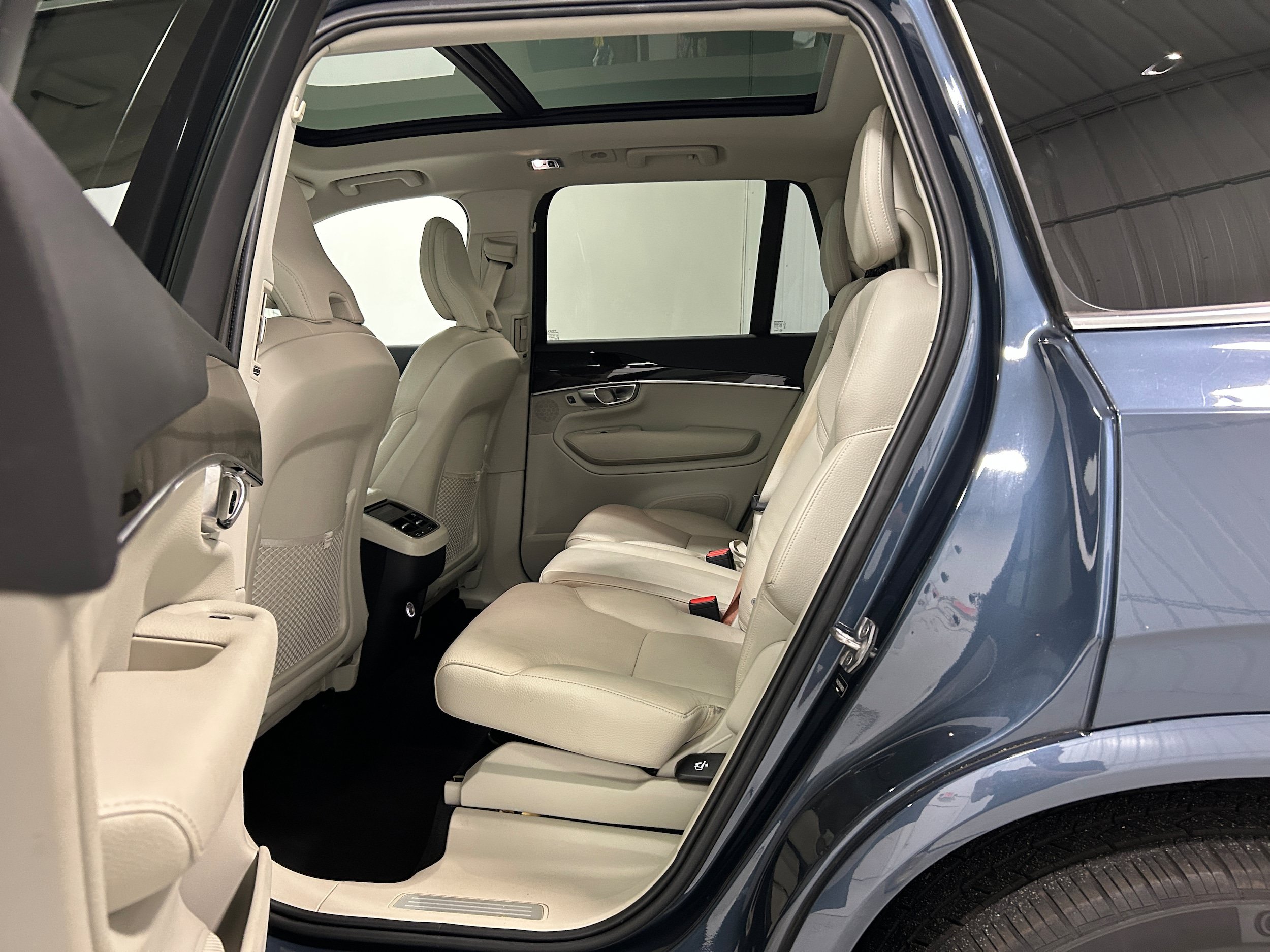 Used 2019 Volvo XC90 T6 Momentum w/ Advanced Package AWD/4WD image 28