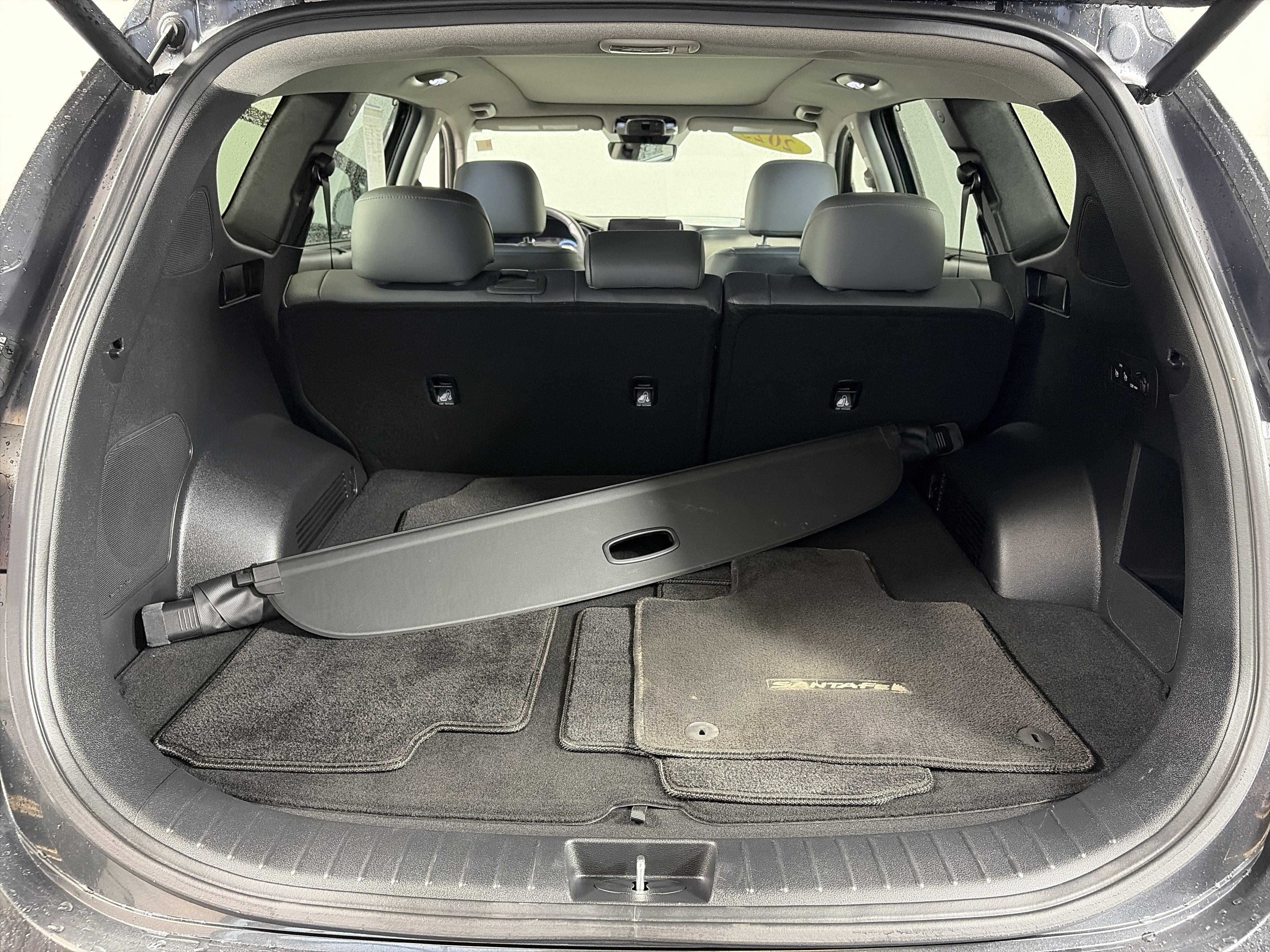 Used 2023 Hyundai Santa Fe Limited w/ Cargo Package image 14