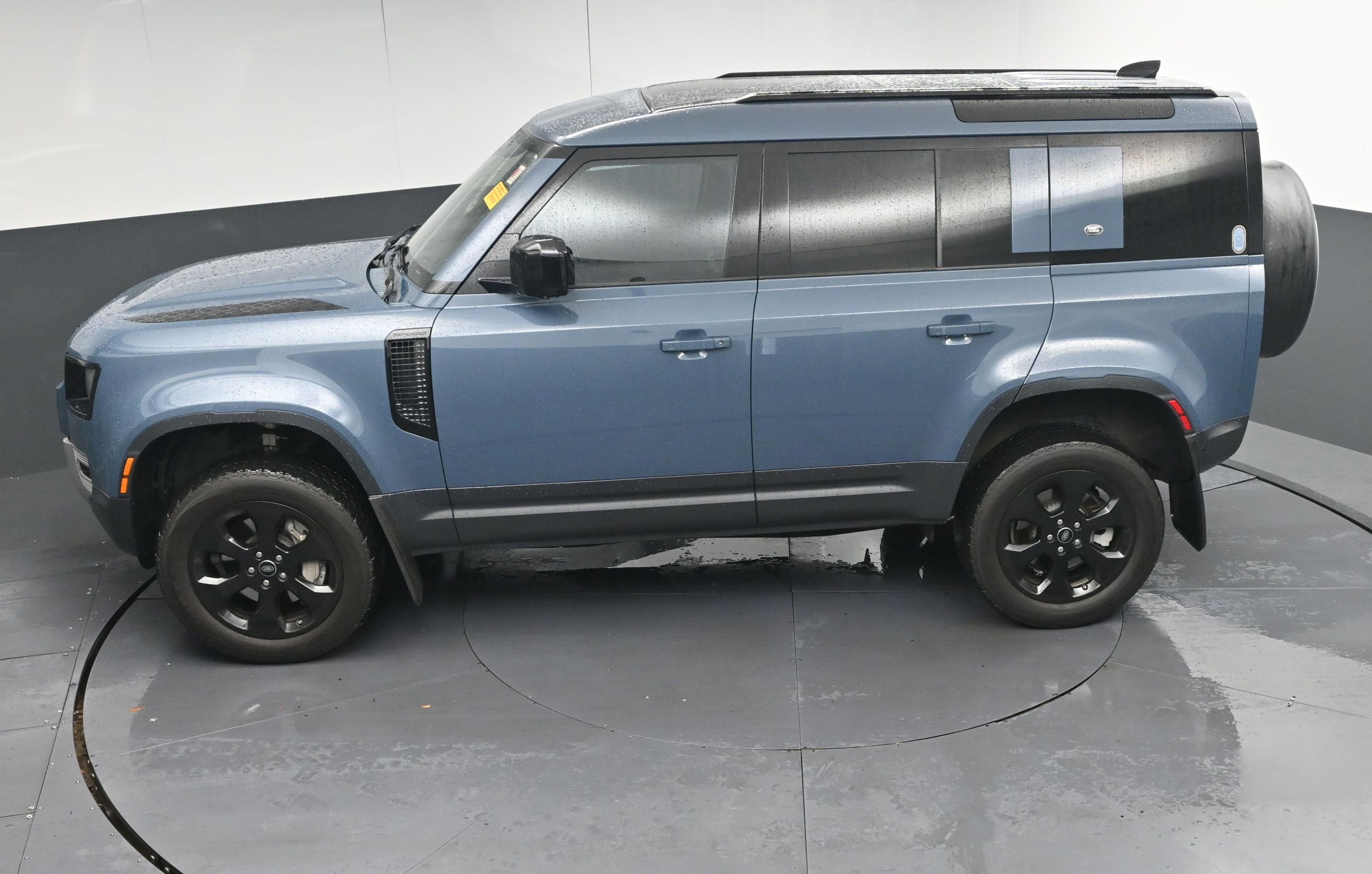 Used 2020 Land Rover Defender 110 HSE image 36