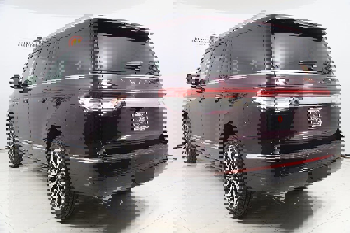 Used 2024 Lincoln Navigator L Reserve image 4