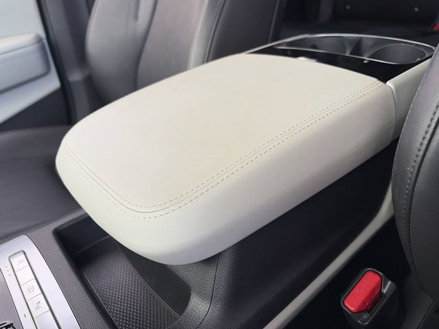 Used 2023 Kia Carnival EX FWD image 30