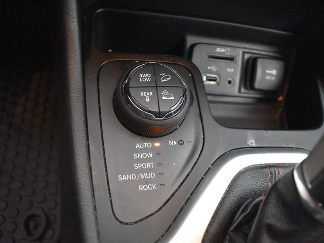 Used 2014 Jeep Cherokee Trailhawk w/ Leather Interior Group image 24