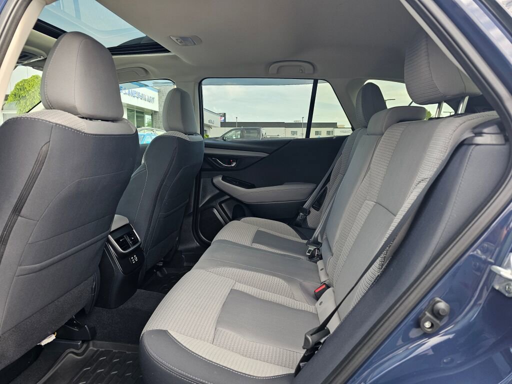 Used 2025 Subaru Outback Premium AWD/4WD image 17