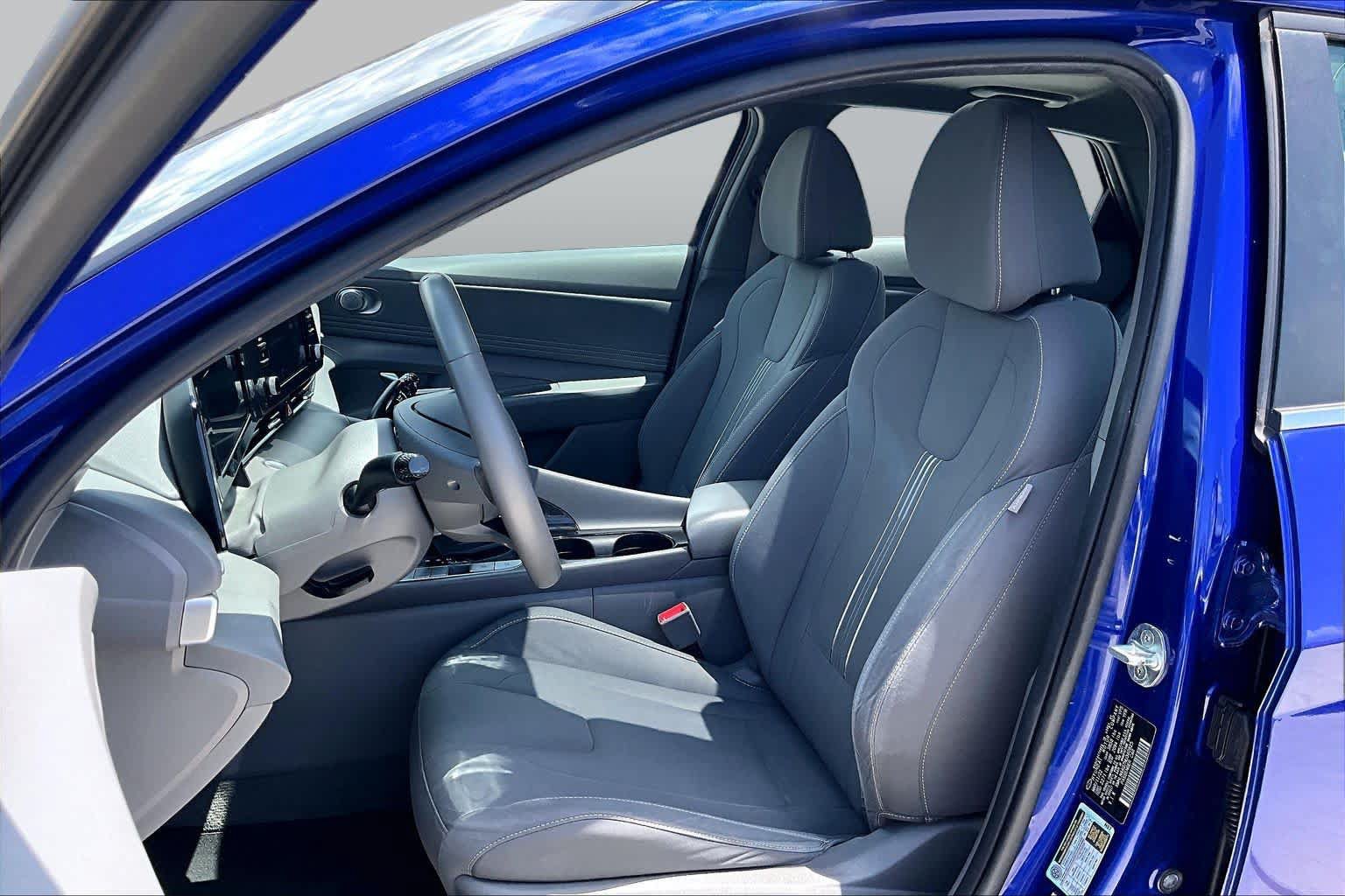 Used 2022 Hyundai Elantra SEL w/ Convenience + Premium Package FWD image 8