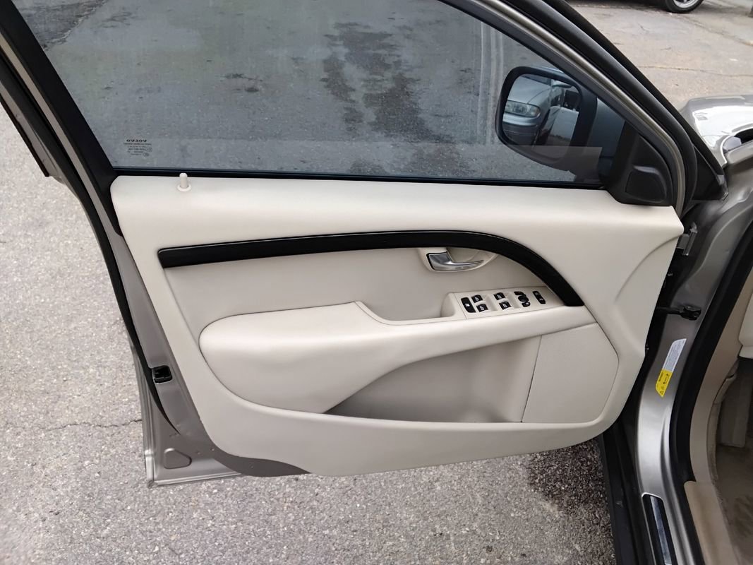 Used 2008 Volvo XC70 3.2 image 9