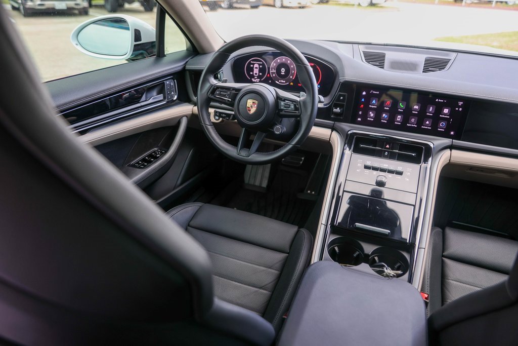 Used 2024 Porsche Panamera image 26