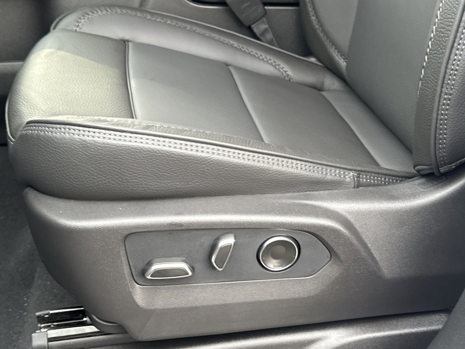 New 2026 GMC Yukon XL Denali w/ Sun & Power Step Package image 14