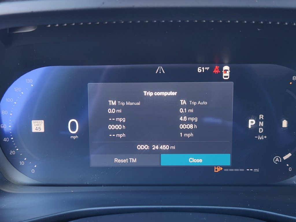 Used 2025 Volvo XC40 B5 Plus w/ Climate Package AWD/4WD image 7