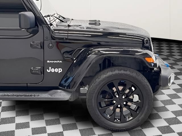 Used 2022 Jeep Wrangler Unlimited Sahara w/ Cold Weather Group AWD/4WD image 5