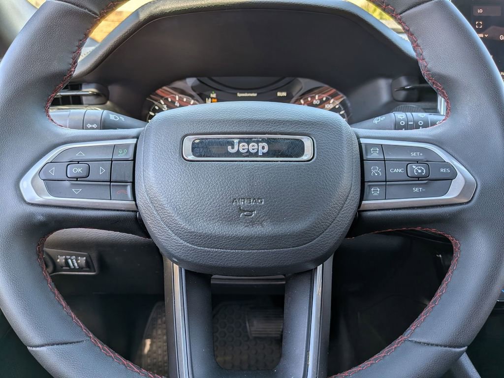 Used 2025 Jeep Compass Trailhawk image 22