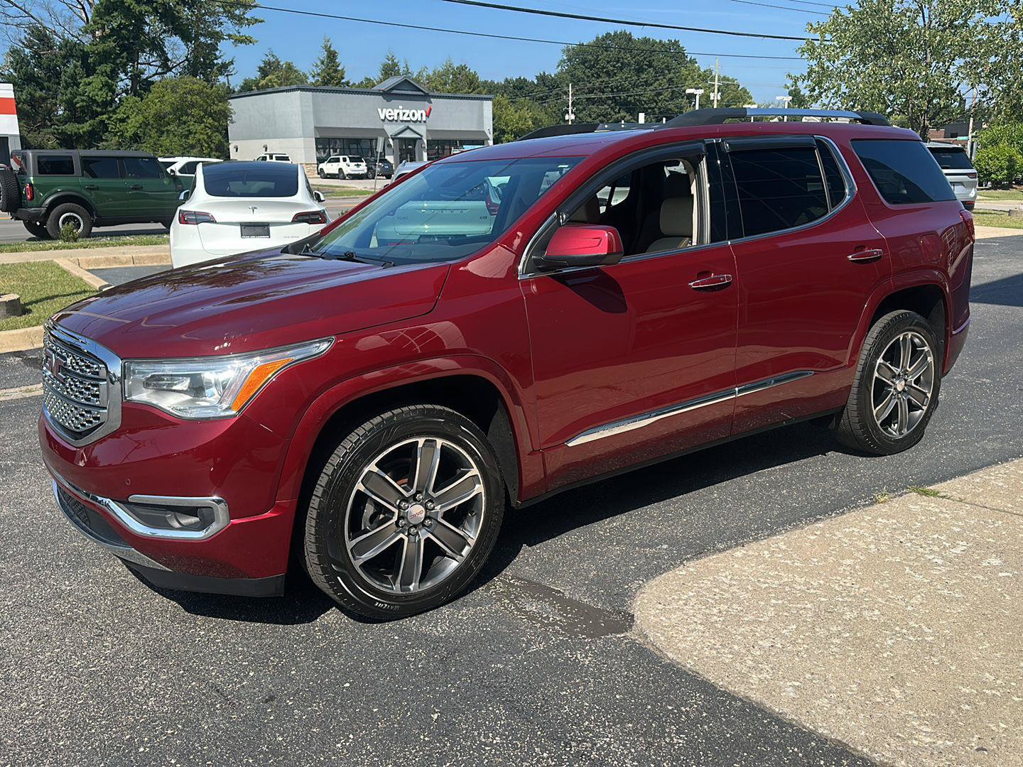 Used 2017 GMC Acadia Denali w/ Technology Package AWD/4WD image 7