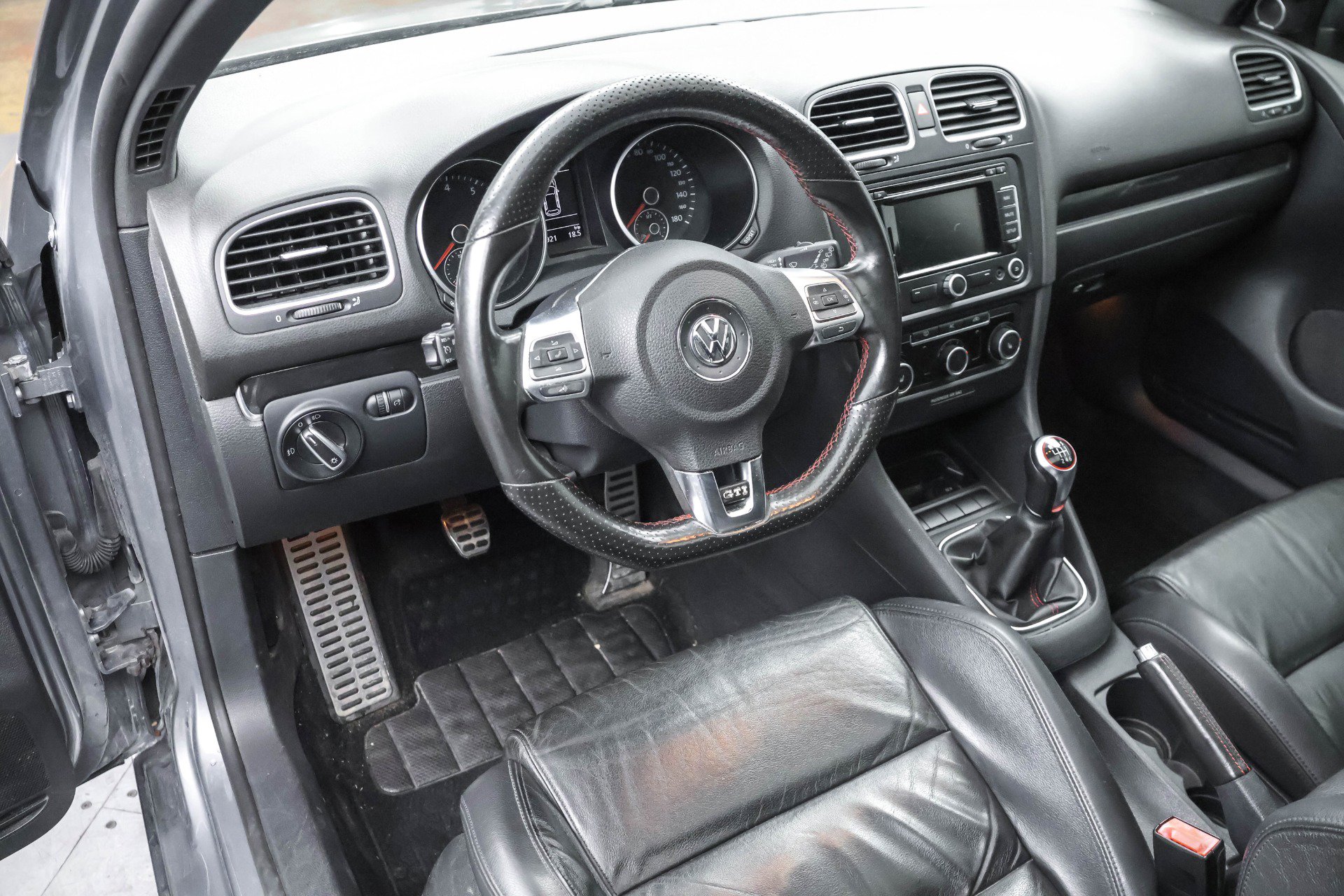 Used 2011 Volkswagen GTI Autobahn image 5