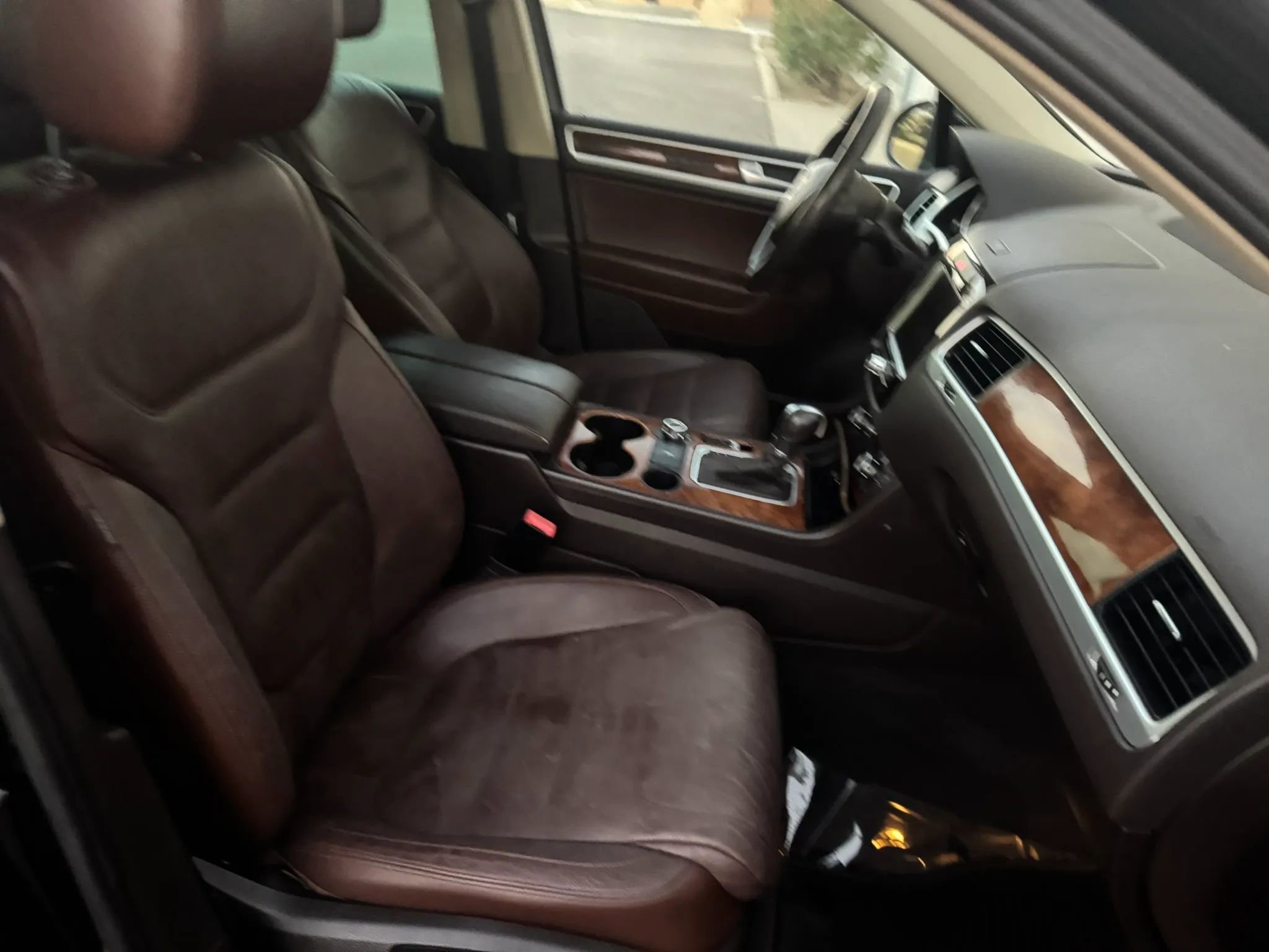 Used 2012 Volkswagen Touareg TDI image 13